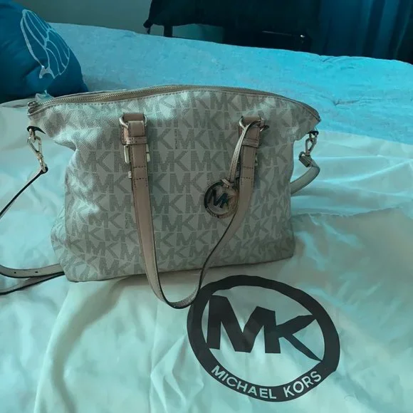 Purse - Picture 1 of 1